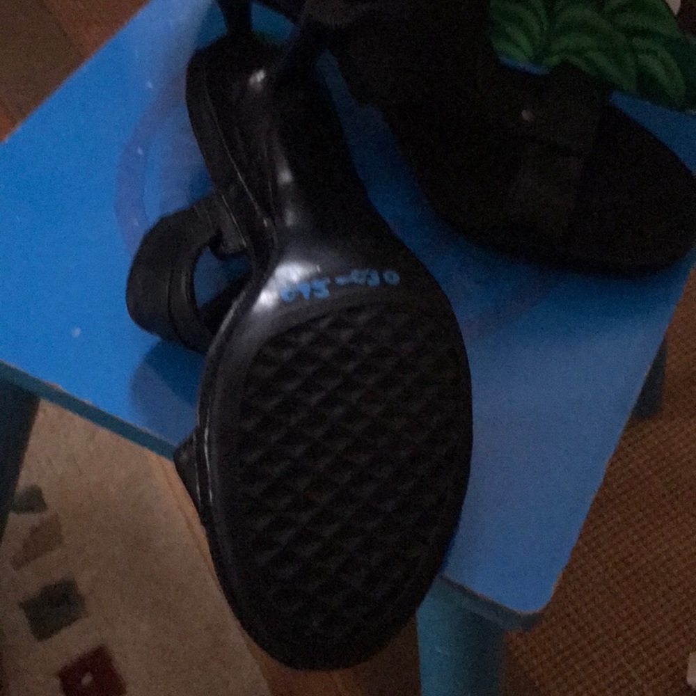 Shoes - Picture 2 of 3